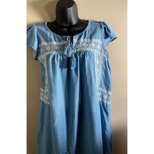 Old Navy Embroidered dress size M